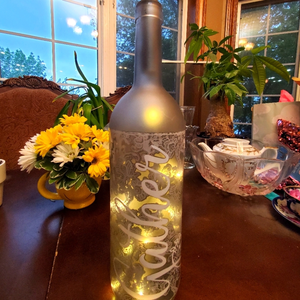 Wine bottle accent light